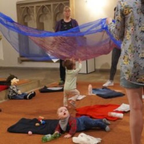 Baby-Kirchen-Lieder-Singen