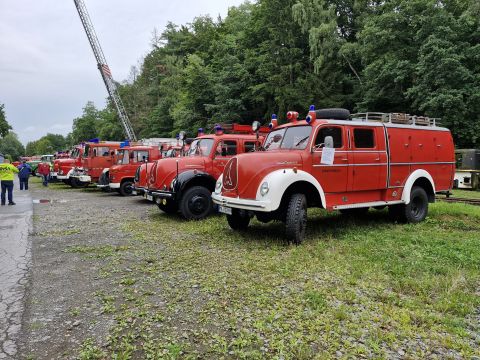 Feuerwehrparade am Bahnhof Hüinghausen