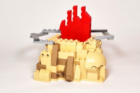 Kreation aus Klemmbausteinen nach: Nschotschi Haslinger, Tasche IV, 2019